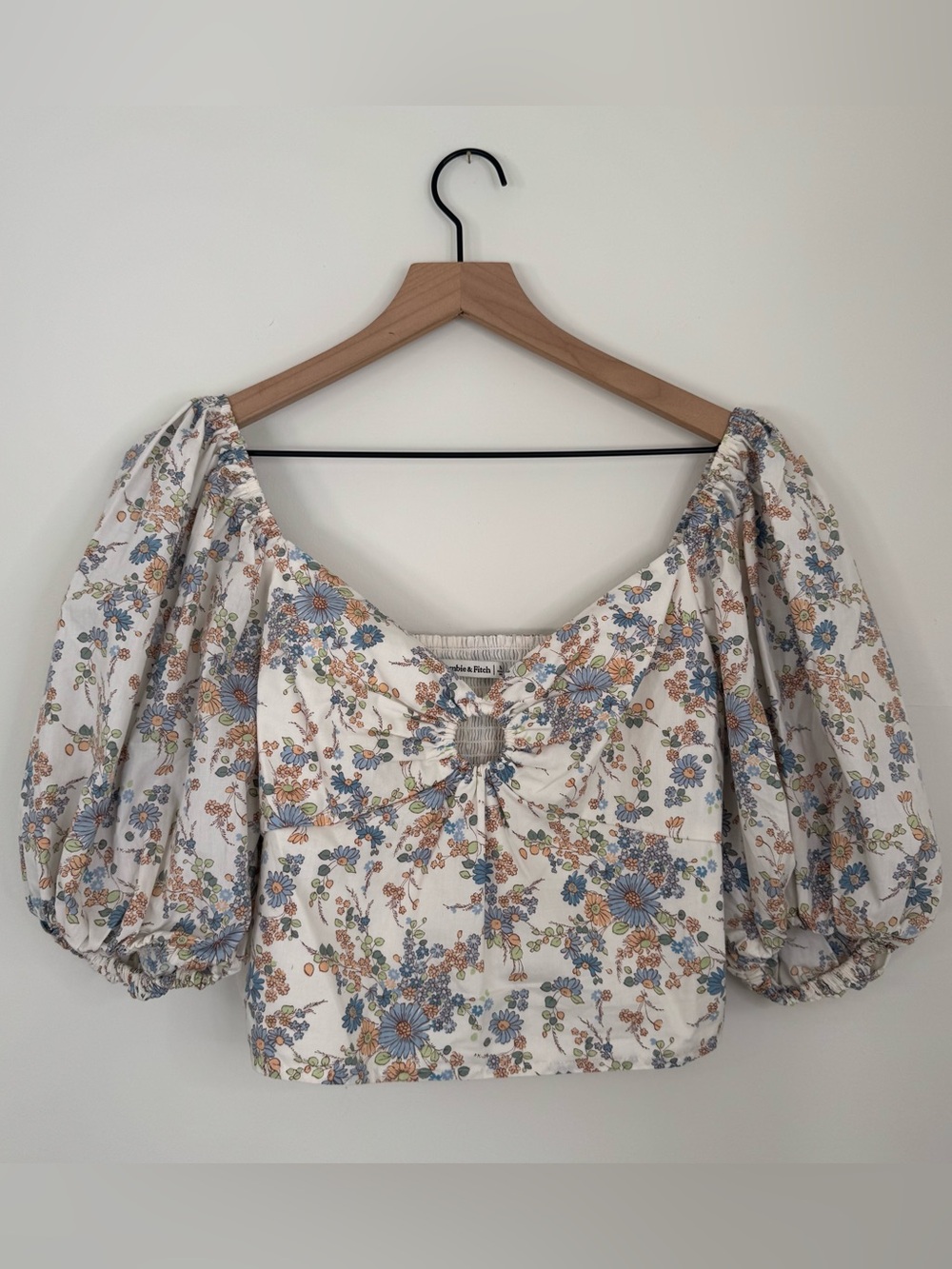 Abercrombie Floral White Puff Sleeve Top Size Medium 60% Cotton - Picture 5 of 5